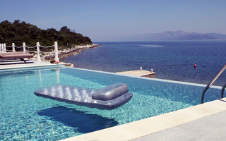 Exclusive Beachfront Villa with Pool in Sreser Peljesac Peninsula
