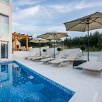 Fascinating villa with pool for 8 persons in Okrug Gornji