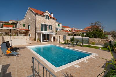 Gorgeous Dalmatian Stone House with Pool for 6 Persons in the Island of Solta
