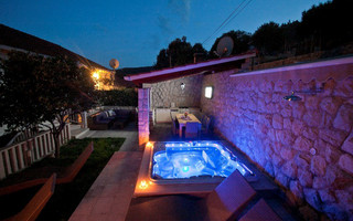 Sea View Stone Villa with Heated Swimming Pool Jacuzzi and Summer Kitchen near Dubrovnik