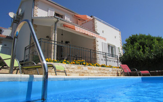  Delightful Holiday House with Pool in Maslinica Island Solta