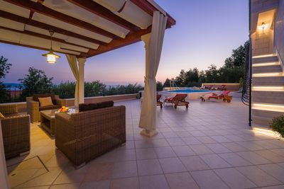 Elegant Villa with Luxury Facilities and Equipment in Omis Riviera