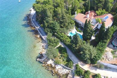 Exclusive Seafront Villa with Pool and Winter-Garden with Hot Tub in Krk Island