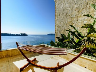 De Luxe Seafront Villa with Infinity Swimming Pool and Luxury Interior near Dubrovnik