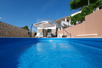 Charming 4 Bedroom Holiday House with Private Pool in Razanj