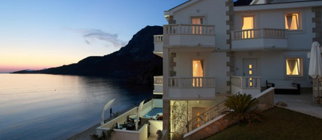 Exclusive  luxury beachfront villa with pool near Makarska