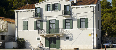 5 bedroom luxury seafront villa with pool in Dalmatia