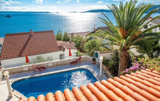 Croatian Seaside House with Pool near Trogir