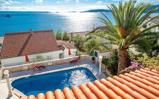 Croatian Seaside House with Pool near Trogir