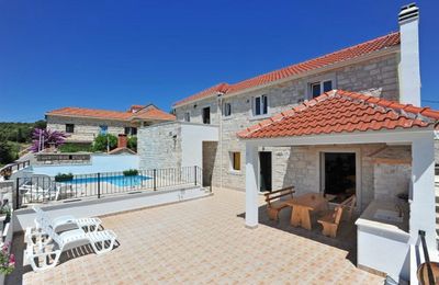 Astonishing stone villa with pool on island Brac