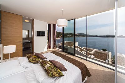 Fascinanting villa near sea in Primosten