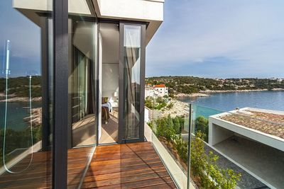 Fascinanting villa near sea in Primosten