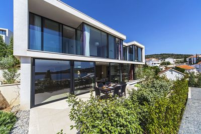 Fascinanting villa near sea in Primosten