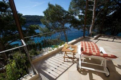 Luxury beachfront villa for 6 persons on the island of Brac