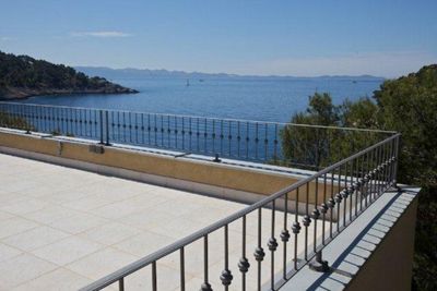 Luxury beachfront villa for 6 persons on the island of Brac