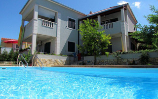 Villa With Pool  and Jacuzzi Bathroom in Supetar ; island Brac
