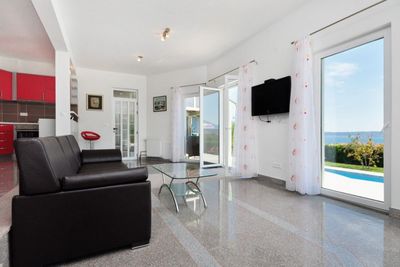 Luxury 6 person villa with pool in Kastel Stari
