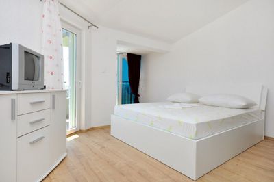Luxury 6 person villa with pool in Kastel Stari