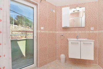 Luxury 6 person villa with pool in Kastel Stari