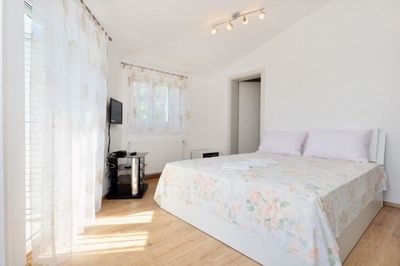 Luxury 6 person villa with pool in Kastel Stari