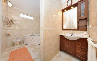 Attractive Holiday House with Pool in Kastel Gomilica near Split