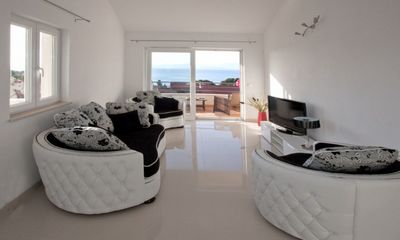 Beautiful 6 person penthouse apartment with pool in Sutivan 