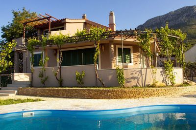 Attractive Holiday House with Pool in Kastel Gomilica near Split