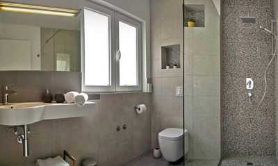 Beautiful Holiday House with Pool for 12 Guests in Riviera Omis 