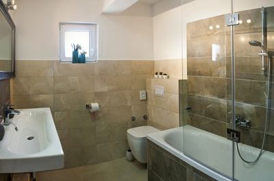 Beautiful Holiday House with Pool for 12 Guests in Riviera Omis 