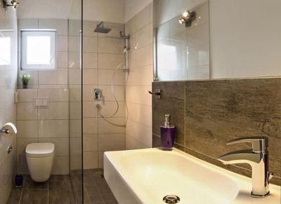 Beautiful Holiday House with Pool for 12 Guests in Riviera Omis 