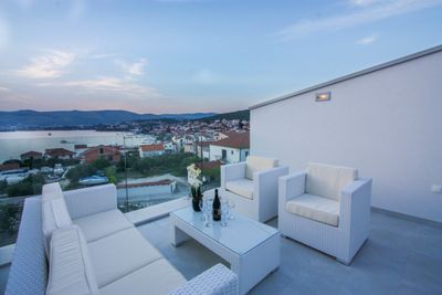 Fascinating villa with pool for 8 persons in Okrug Gornji