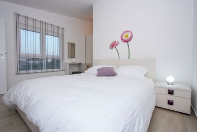 Fascinating villa with pool for 8 persons in Okrug Gornji