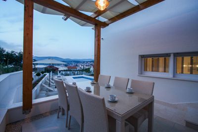 Fascinating villa with pool for 8 persons in Okrug Gornji