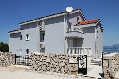Exclusive beachfront villa with pool for 14 persons in Sreser, Peljesac