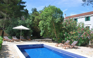 5 bedroom Luxury Seafront Villa with Pool in heart of Dalmatia
