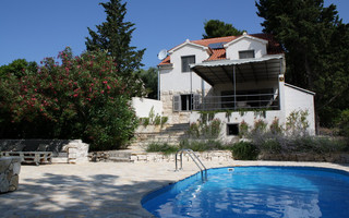 Charming Seafront Villa with Pool in Bol Brac Island