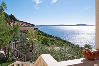 Beautiful Three Bedroom House with Swimming Pool near Trogir
