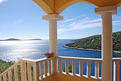 Beautiful Three Bedroom House with Swimming Pool near Trogir