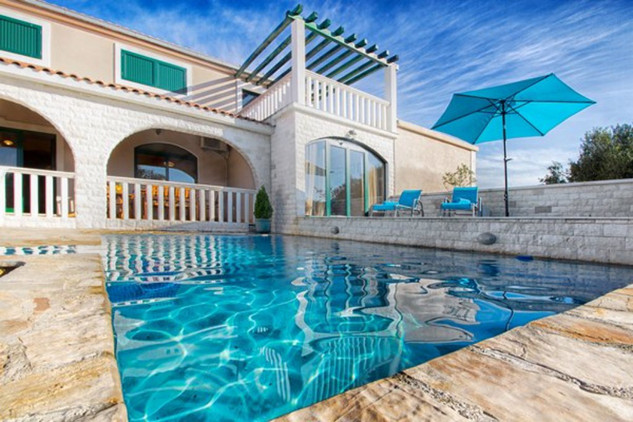 Luxury Villa with Swimming Pool for 6 People in Marina near Trogir