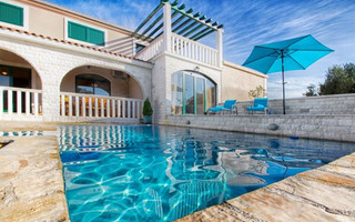 Beautiful Villa with Swimming Pool in Marina near Trogir