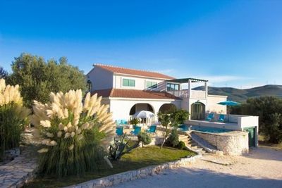 Luxury Villa with Swimming Pool for 6 People in Marina near Trogir