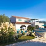 Luxury Villa with Swimming Pool for 6 People in Marina near Trogir