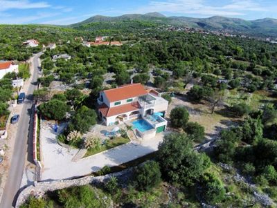 Luxury Villa with Swimming Pool for 6 People in Marina near Trogir