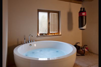 Istrian Luxury Villa with Private Pool, Wellness, and Sport Center near Pula 