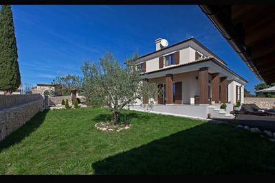 Istrian Luxury Villa with Private Pool, Wellness, and Sport Center near Pula 