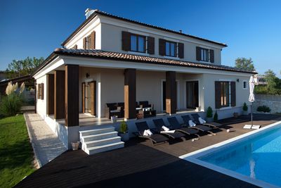 Istrian Luxury Villa with Private Pool, Wellness, and Sport Center near Pula 