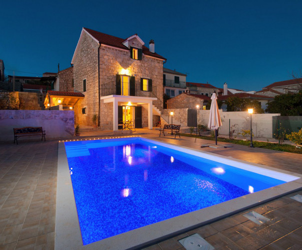 Gorgeous Dalmatian Stone House with Pool for 6 Persons in the Island of Solta