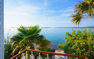 Beachfront Villa with Pool for 9 People in Orebic