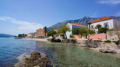 Beachfront Villa with Pool for 9 People in Orebic