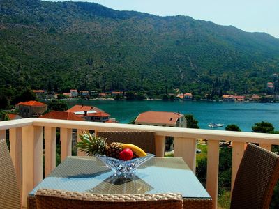 Sea View Stone Villa with Heated Swimming Pool, Jacuzzi, and Summer Kitchen; near Dubrovnik